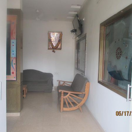 Sri Sai Ganesh Lodge Hyderabad Luaran gambar
