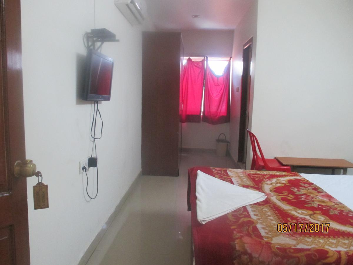 Sri Sai Ganesh Lodge Hyderabad Luaran gambar